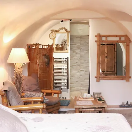 Oda ve Kahvaltı D'hotes La Marlotte 4*