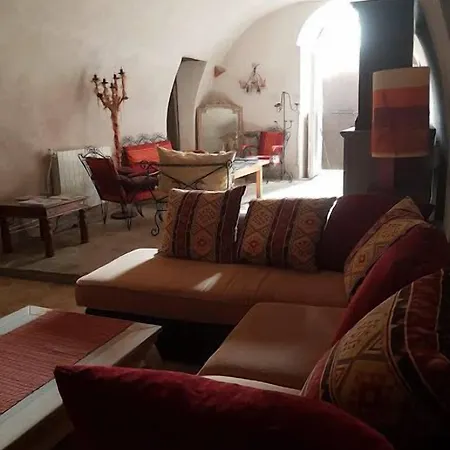 Oda ve Kahvaltı D'hotes La Marlotte 4*