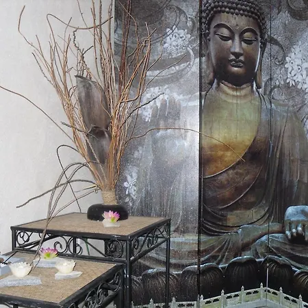 Oda ve Kahvaltı D'hotes La Marlotte 4*